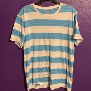 Men’s Old Navy T-shirt